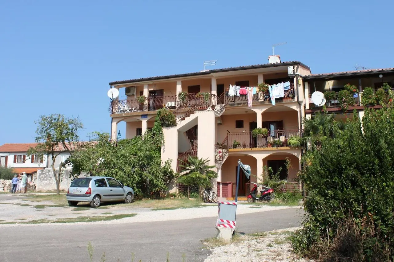 Apartments With A Parking Space Umag - 7073 0*,  Croácia
