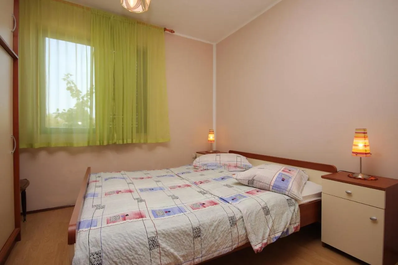 Apartments With A Parking Space Umag - 7073